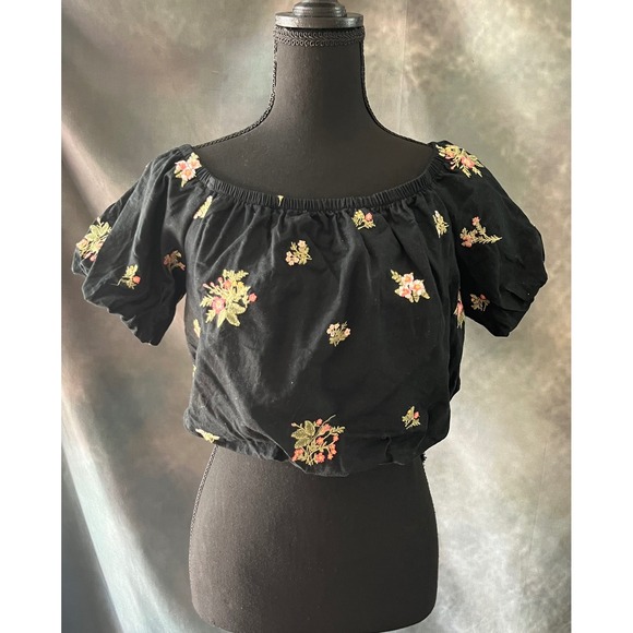 American Eagle Outfitters Tops - American Eagle Black Floral Embroidered Off Shoulder Crop Top‎ Blouse Size Small
